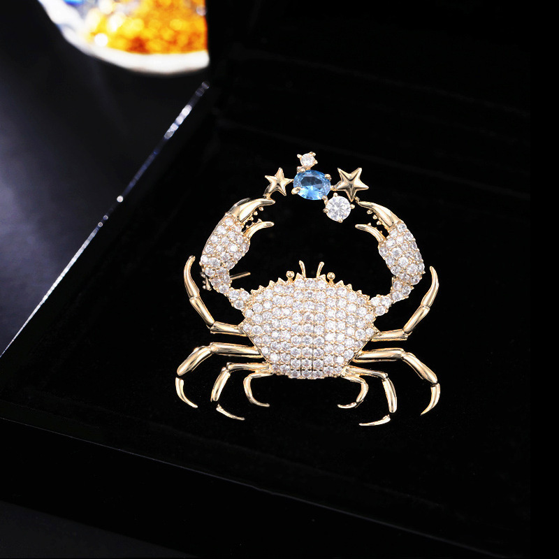 高级感镶锆石小螃蟹胸针高档创意个性轻奢配饰女西装外套胸花别针