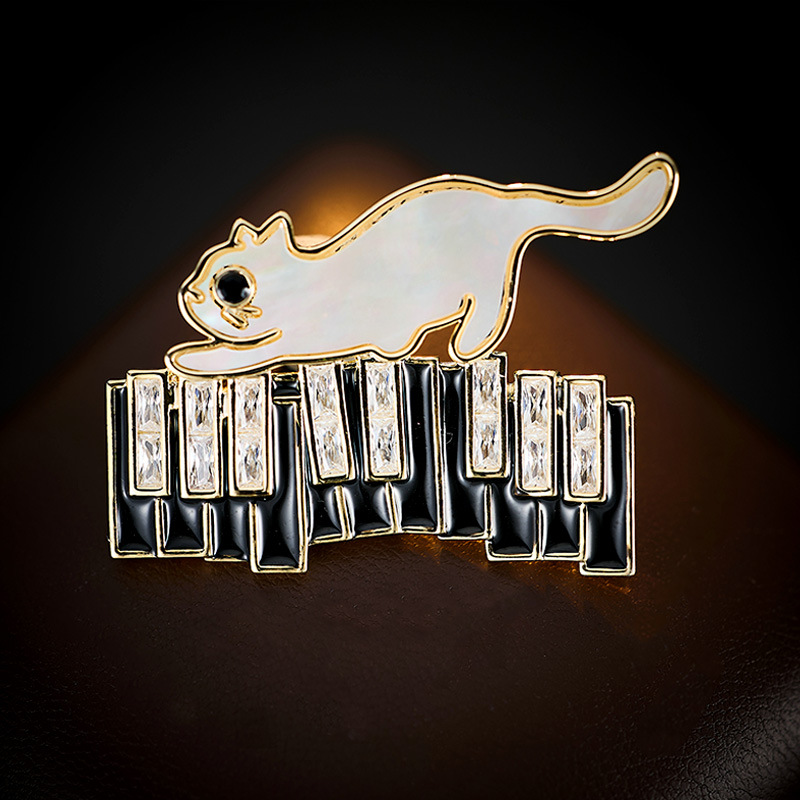 卡通可爱钢琴猫咪天然母贝胸针小众设计感个性别针高级感胸花配饰