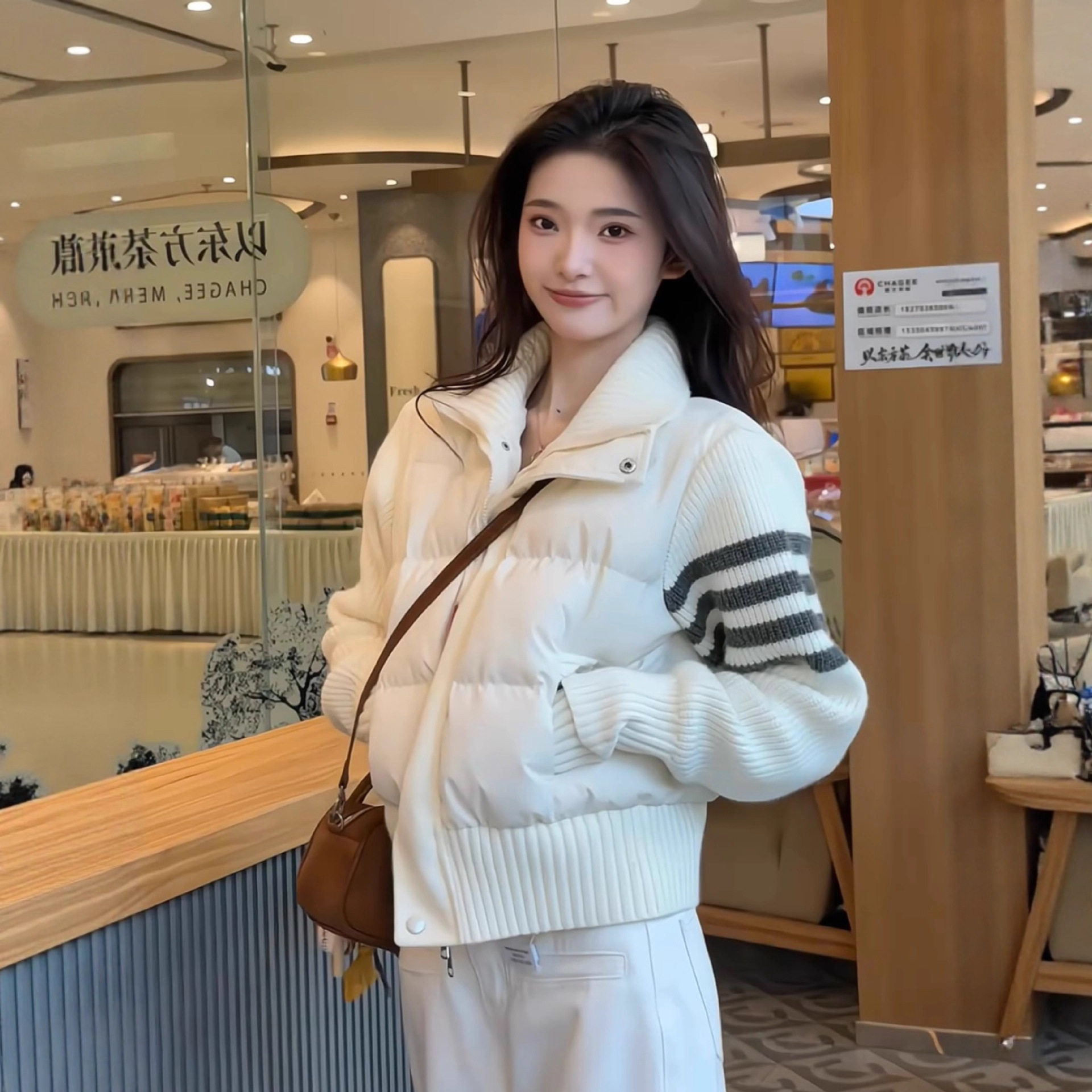 白色撞色针织拼接加棉短