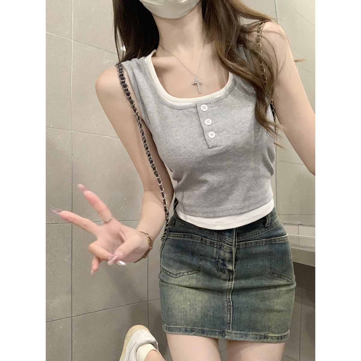 纯欲灰色假两件蕾丝U领背心女初夏内搭吊带别致修身上衣