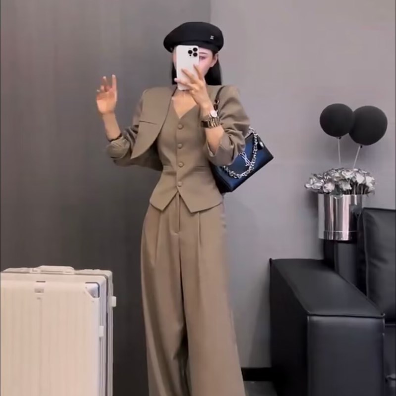高级感法式西装三件套女2023年秋季新款短款西服+马甲衬衫+直筒裤