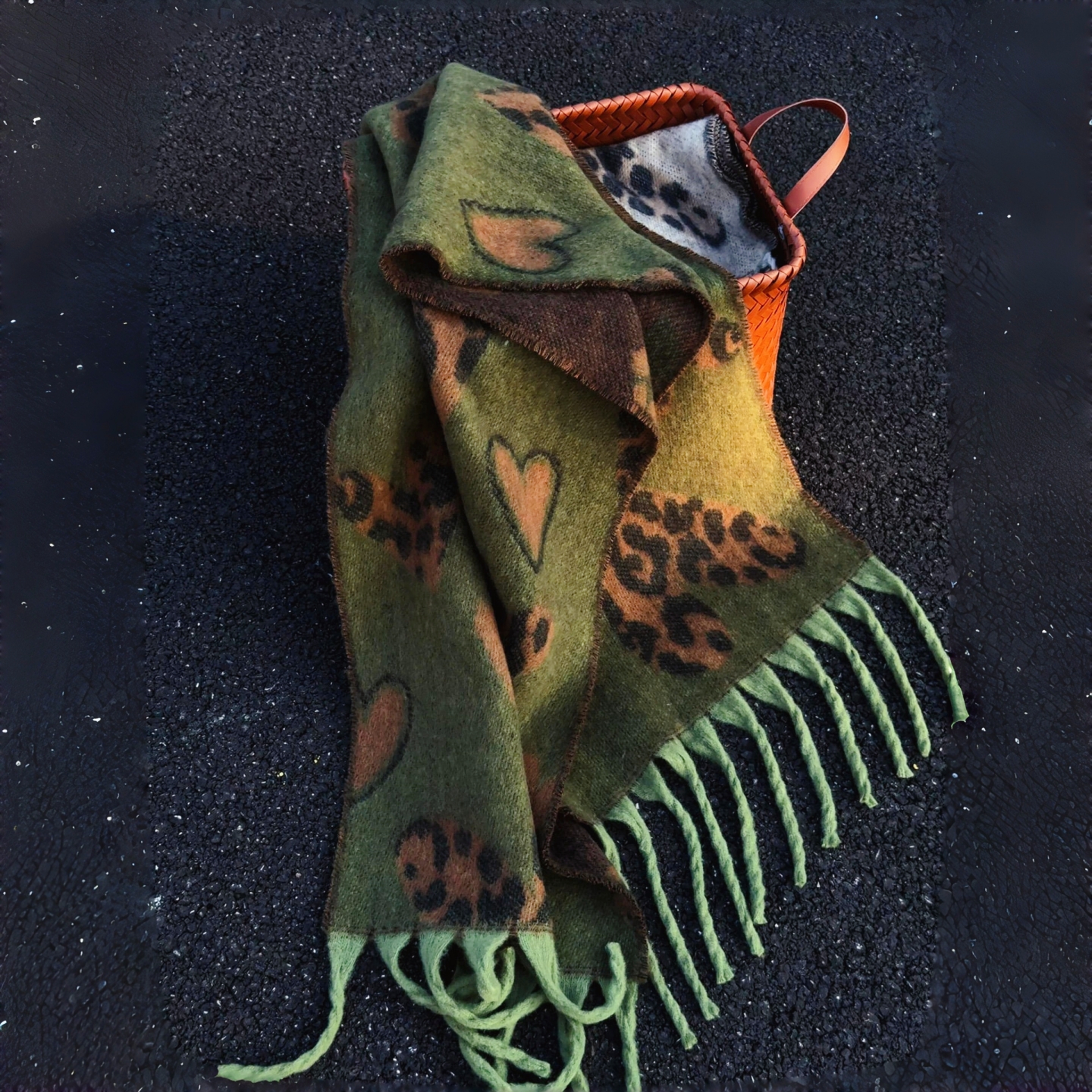 绿色围巾冬加厚女生韩系氛围感披肩护颈保暖百搭复古豹纹脖套围脖