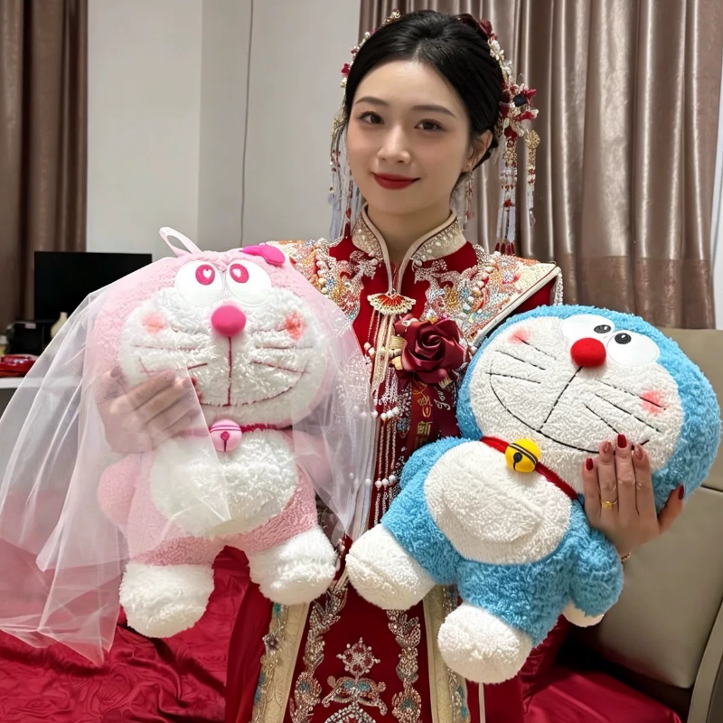 多啦A梦压床娃娃公仔机器猫日本叮当猫情侣玩偶订婚结婚礼物婚房