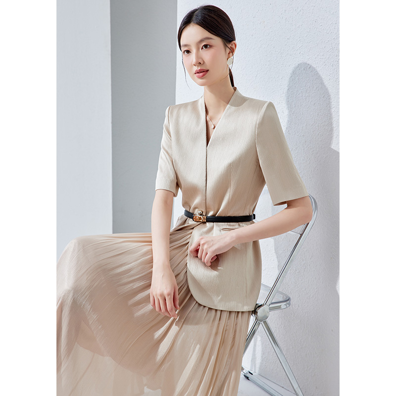 2025夏季新款香槟色V领短袖西装卡其色百褶裙套装女干练气质西服