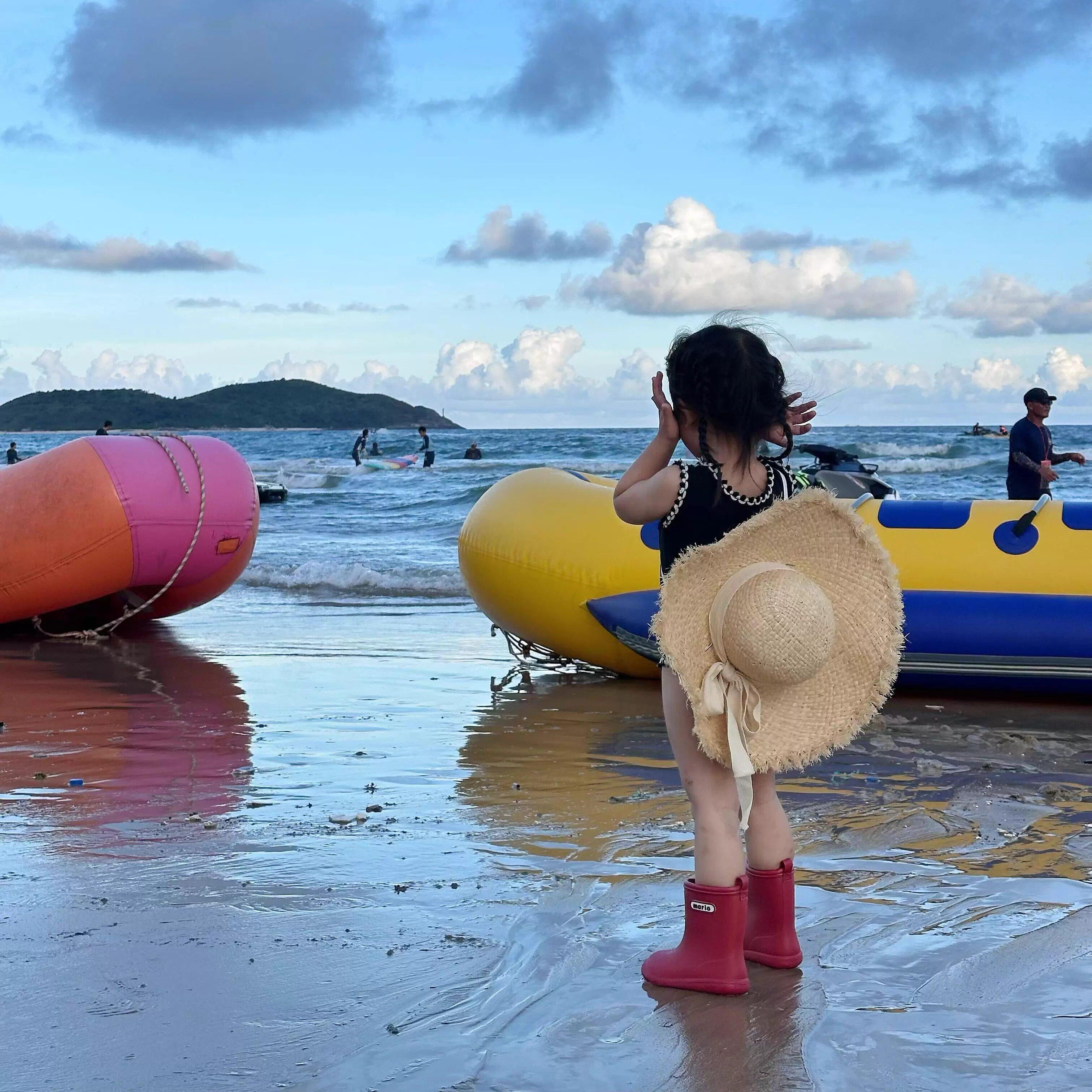 红色儿童雨鞋女孩幼儿园专用防滑软底轻便海边度假宝宝中筒雨靴夏