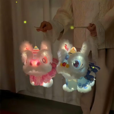 醒狮纳福，灯笼映喜，新年好兆头