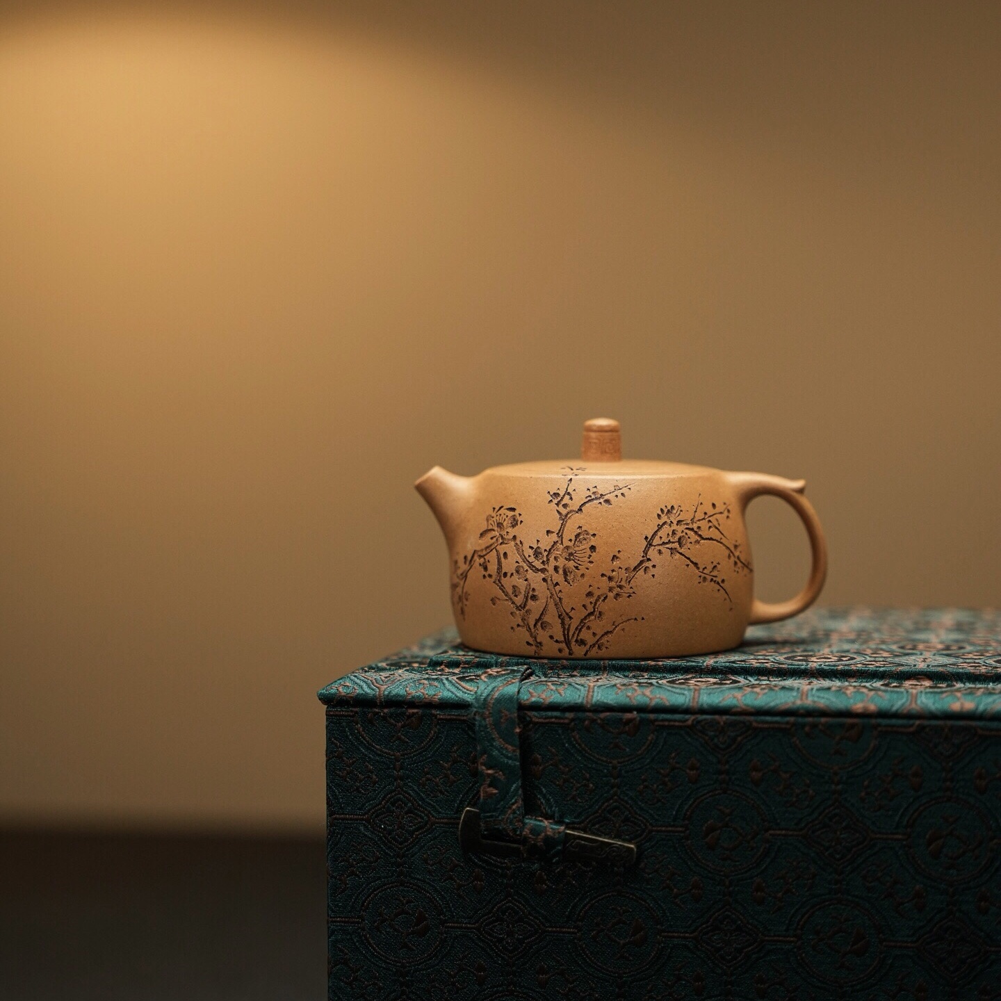 宜兴紫砂壶镜铎·把玩器小容量120cc黄金段手工刻绘墨梅家用送礼