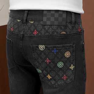 高端欧货个性刺绣牛仔裤男2026春季新款修身小脚弹力黑灰色长裤子
