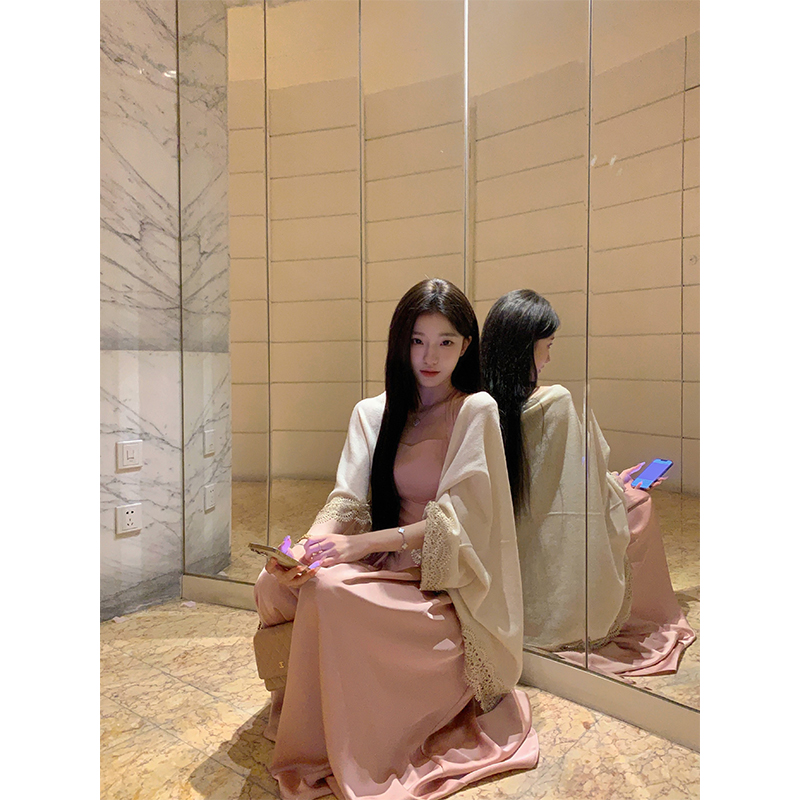 YYW汪澜的妹妹 蔷薇物语 缎面吊带裙蕾丝拼接针织披肩气质套装