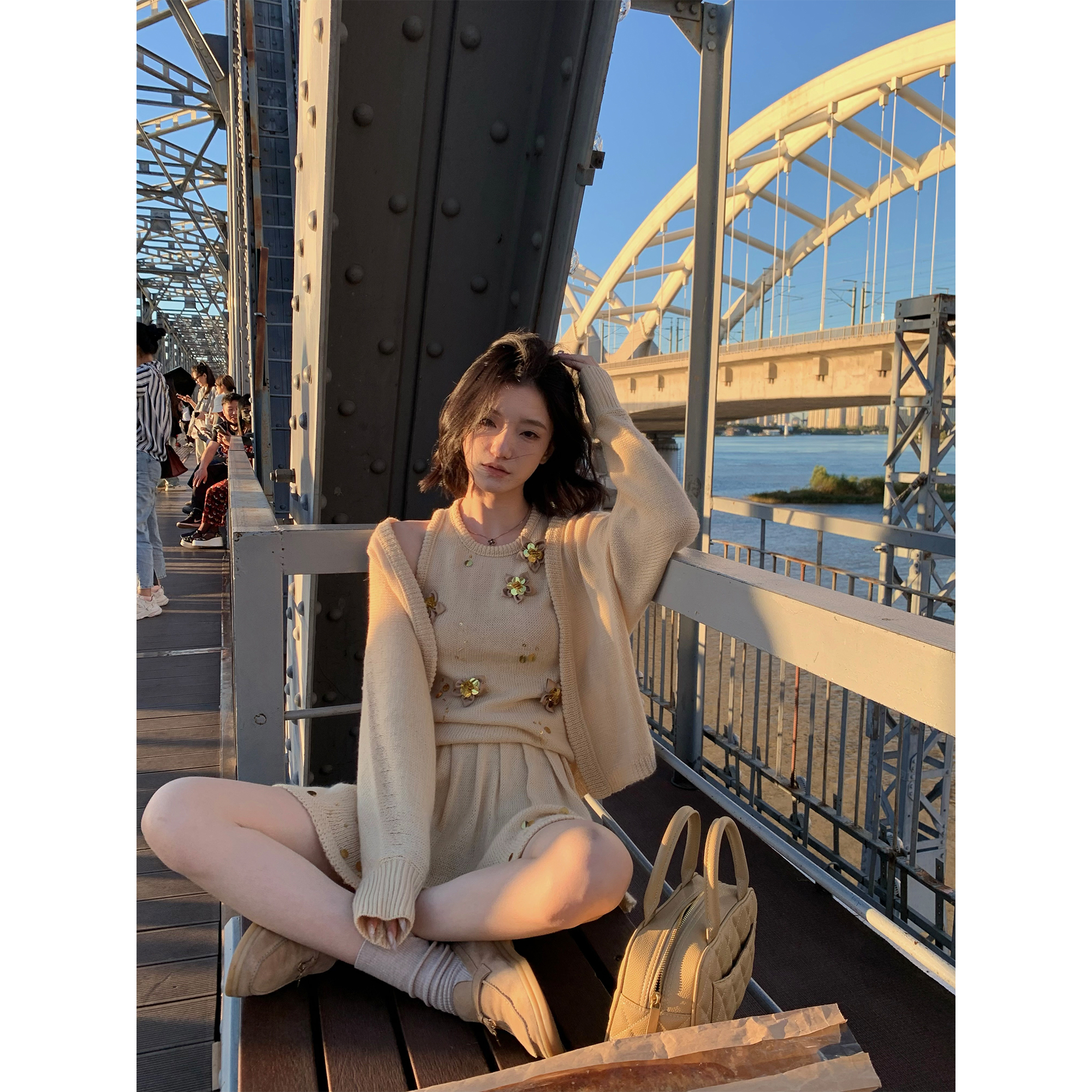 背心黄油曲奇定珠针织开衫YYW