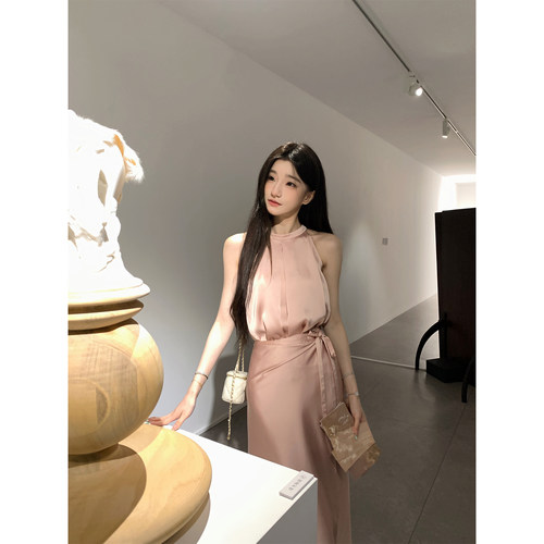 YIYIWANG粉色缎面上衣半身裙