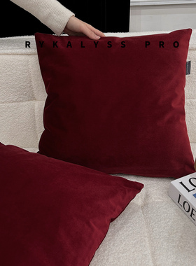 晚睡的猫复古红丝绒黑丝绒抱枕沙发靠枕红与黑的 浪漫碰撞