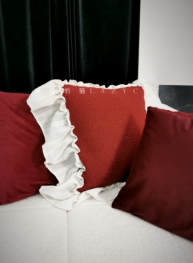 晚睡的猫呢子红洛可可风新年复古圣诞氛围红色抱枕靠垫法式复古风