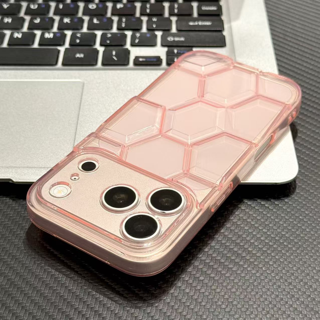 温柔樱花粉适用于苹果17promax足球纹手机壳iPhone16/15/14/13pro简约个性14/13/12/11全包防摔13pro卡通新款