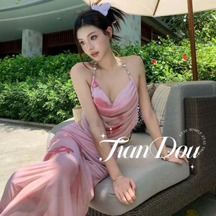 绝美粉色纯欲性感钢托挂脖聚拢度假泳衣比基尼三件套 蜜桃乌龙