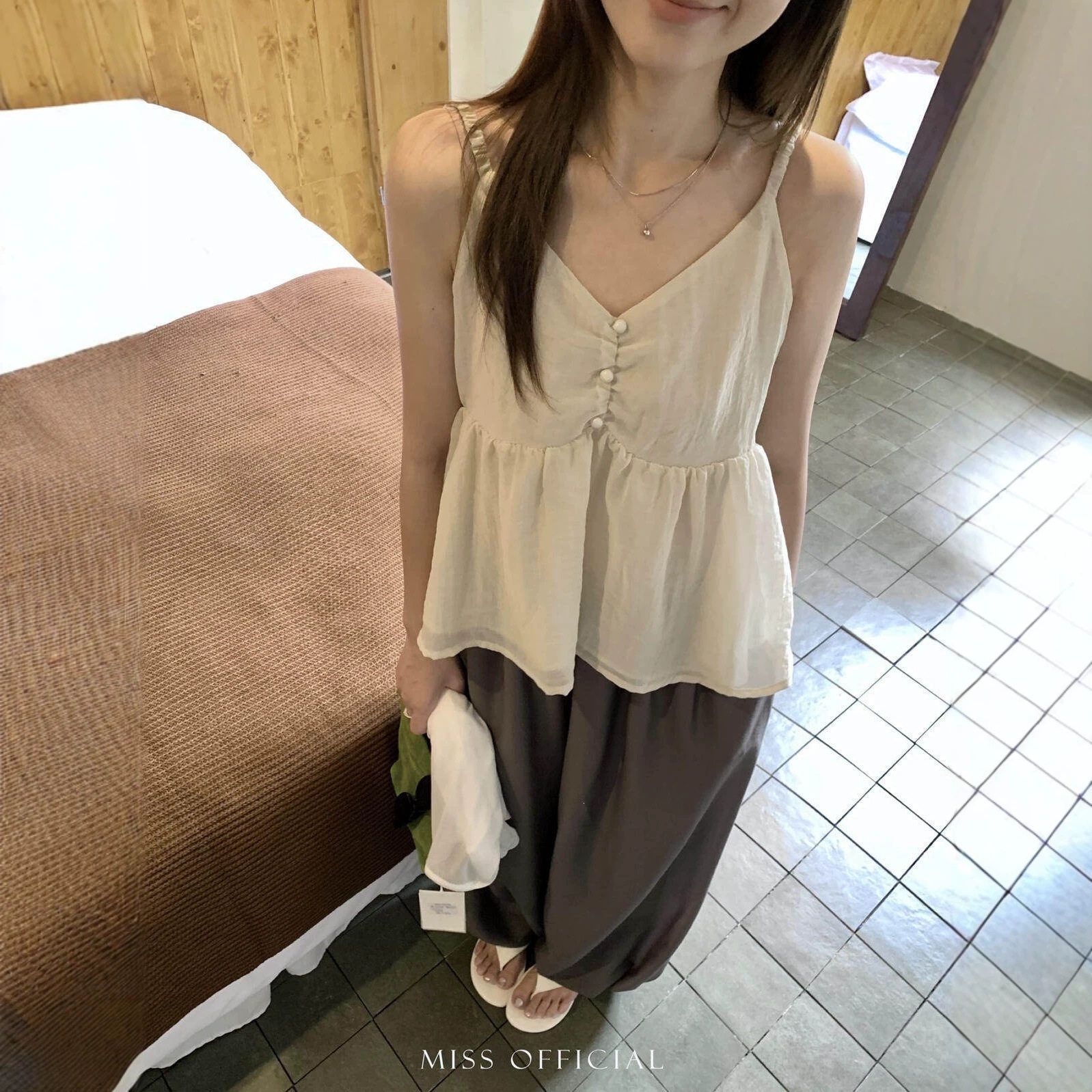 MISS密思家 夏季法式甜美风肌理感减龄百搭显瘦V领吊带背心W69102