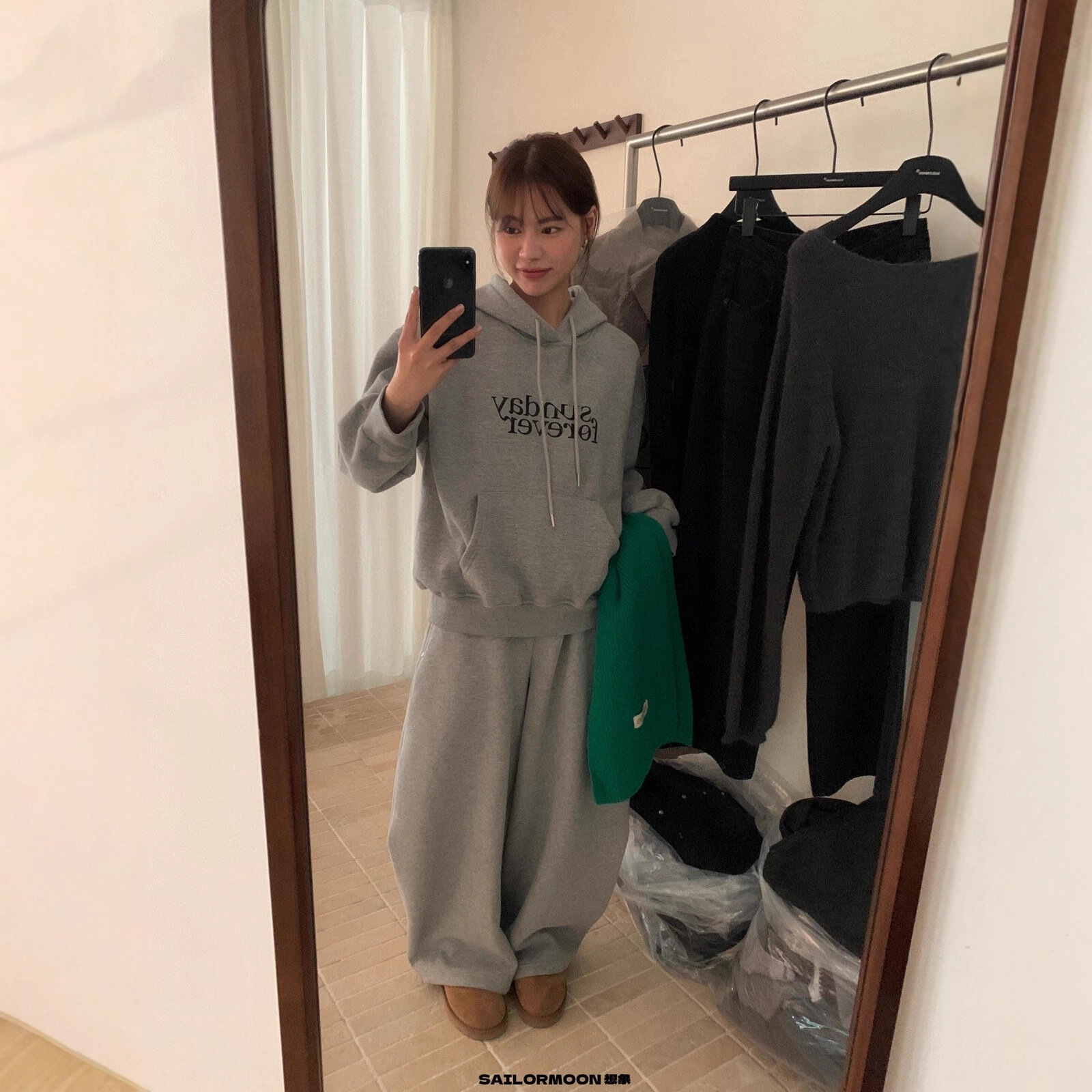 想象SAILORMOON 秋冬韩系松弛感印花加绒抽绳连帽保暖卫衣女63711