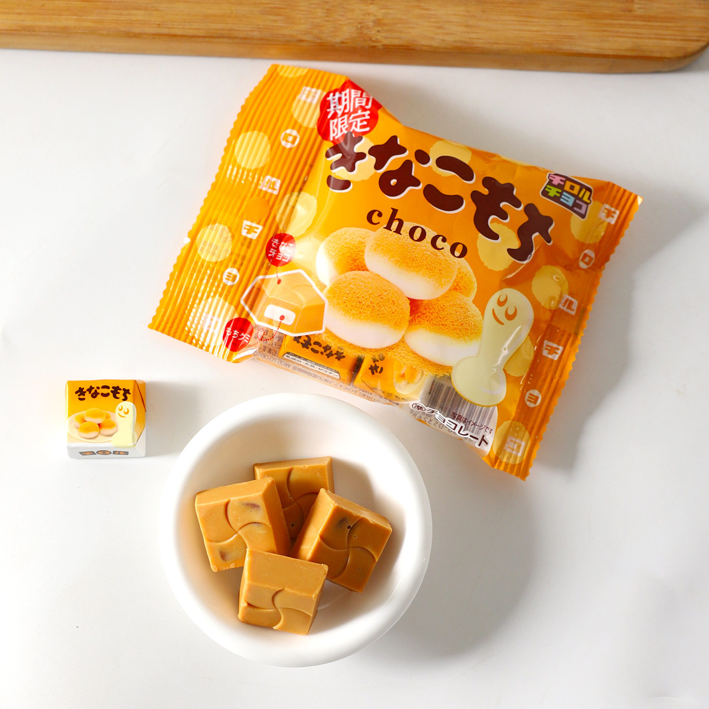 日本进口松尾糯米黄豆粉麻薯味白巧克力方块夹心巧克力解馋小零食