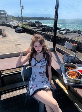 八盖pinky piggy 布里兹玩偶 美式涂鸦吊带铆钉辣妹连衣裙