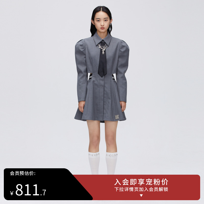 REVAN芮范奥莱2022春秋新品学院风深灰露腰连衣裙O11101189 女装/女士精品 连衣裙 原图主图