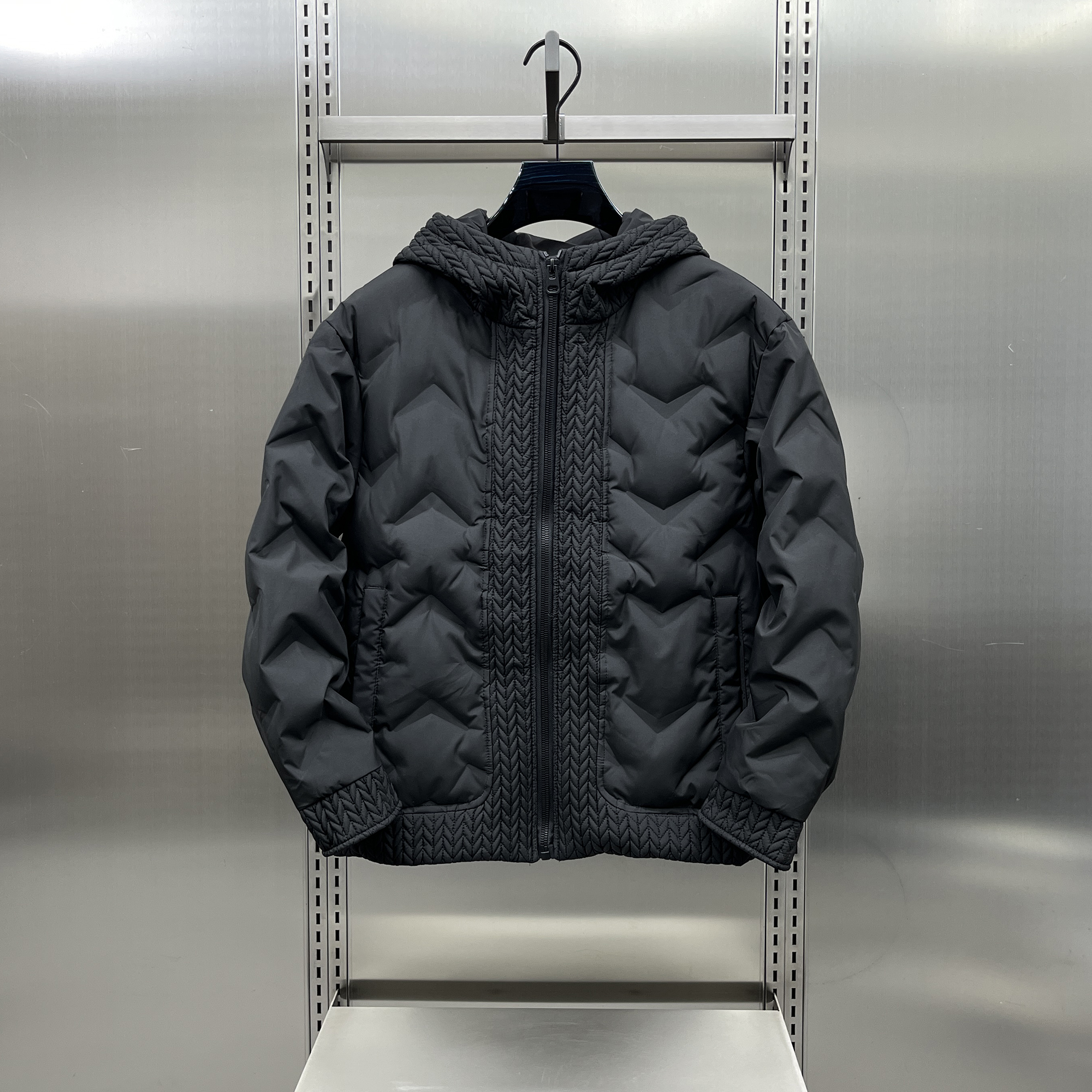 2024黑色百搭轻薄连帽羽绒服男款