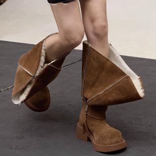 长筒雪地靴女冬季新款宽筒堆堆靴加绒毛毛靴子保暖大筒围棕色长靴
