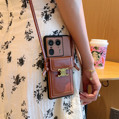 适用于摩托罗拉X50Ultra手机壳高级棕色金属标斜挎卡包motox50ultra全包防摔皮纹壳X50Ultra纯色斜挎皮绳潮款