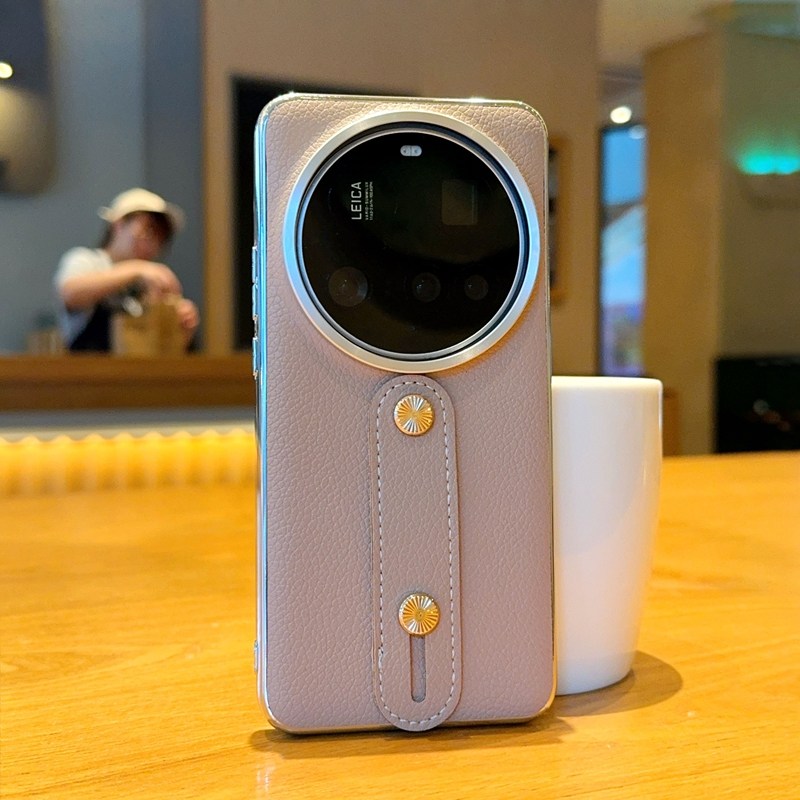 适用小米15Ultra手机壳简约商务纯色电镀荔枝纹小米14Ultra电镀边框防摔硬壳创意小米13Ultra太阳花钉腕带款