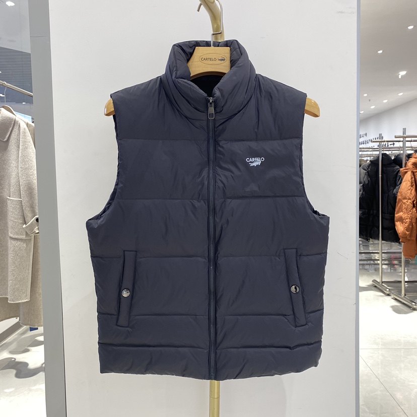 鳄鱼男羽绒马甲黑白两色