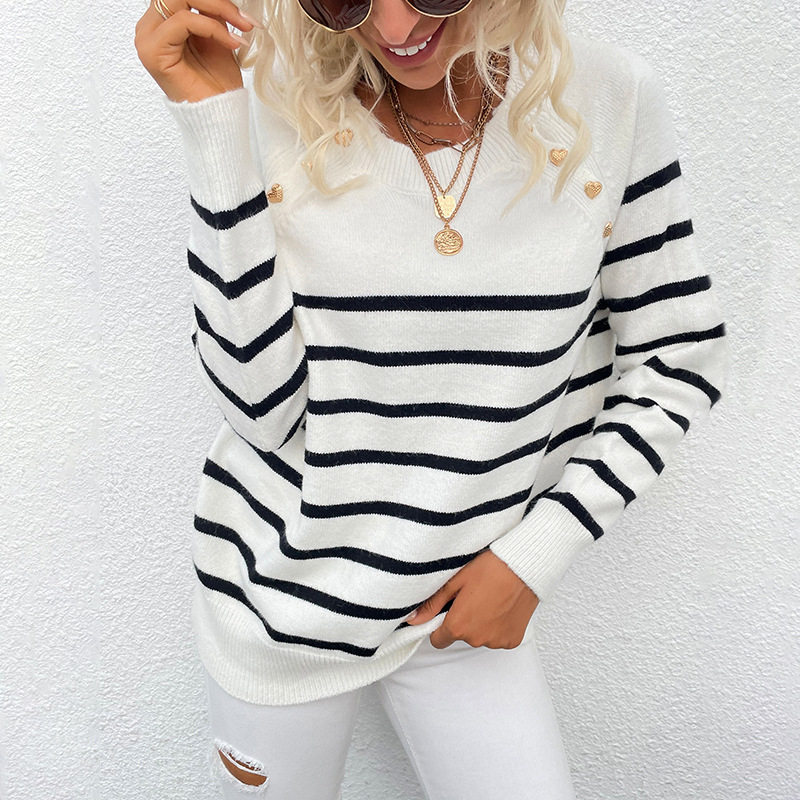 Striped pullover with shoulder buttons 女士条纹套头肩扣毛衣