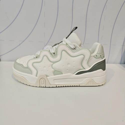 特步儿童鞋女大童星星鞋休闲板鞋