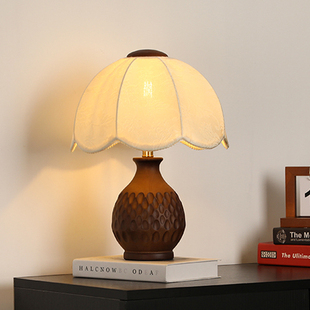 法式中古台灯卧室美式复古简约实木设计师客厅书房书桌装饰床头灯