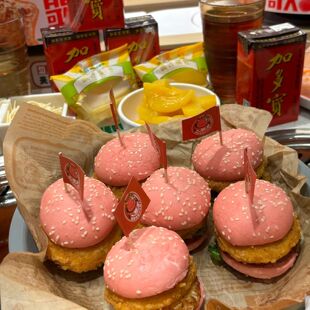 网红麦王迷你粉色小汉堡包面包胚儿童自助餐厅火锅烤肉鸡排家用坯