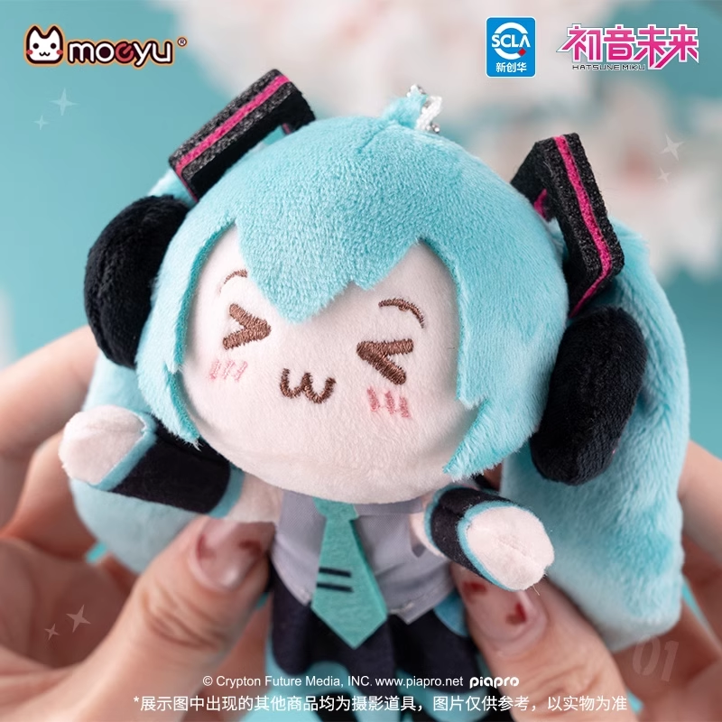 Moeyu正版初音未来Miku眯眯眼可爱毛绒公仔磁铁挂件钥匙扣周边