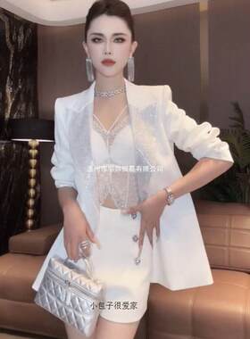 2026春季网红新款职业西服套装女性感后背镂空蕾丝显瘦外套+短裤