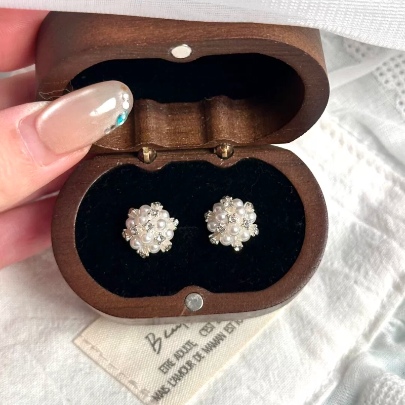 时尚气质款珍珠耳钉