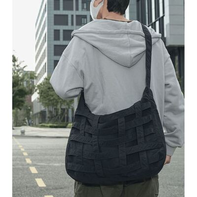 斜挎包男款设计感小众休闲通勤邮差包男大容量新款学生单肩包女潮