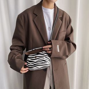 极简中性风男女翻盖小方包硬皮盒子包韩版街拍潮流休闲单肩斜挎包