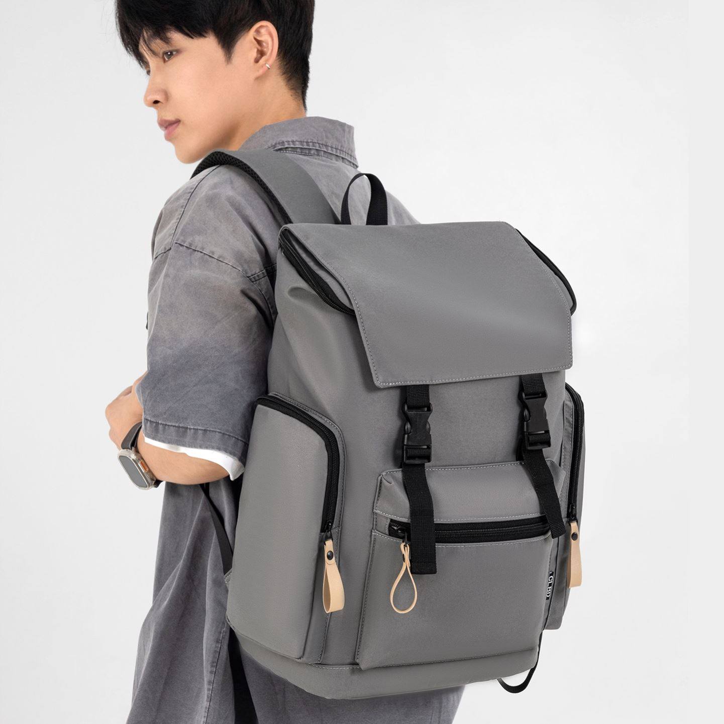 背包男双肩包户外轻便大容量旅行包男士通勤时尚潮流高中学生书包