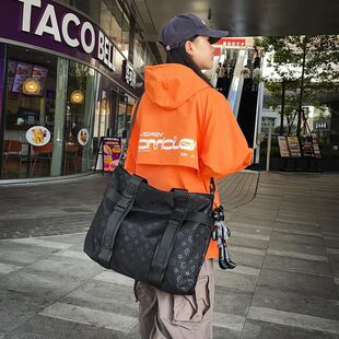 斜挎包男款大容量上班通勤手提包男大学生上课背包女短途旅行包包