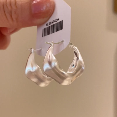 欧美银色哑光拉丝褶皱耳扣轻奢