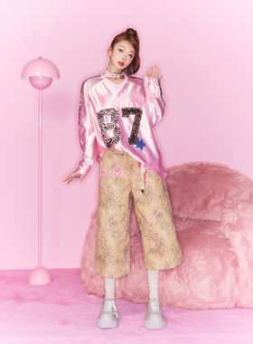 1807Barbie联名贴布冰球服美式宽松V领设计自带光泽感长袖T恤