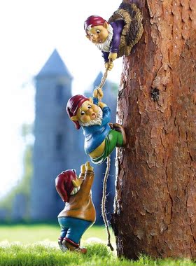 Climbing Gnomes Tree Hugger Decor Garden Dwarf Climbing Tree