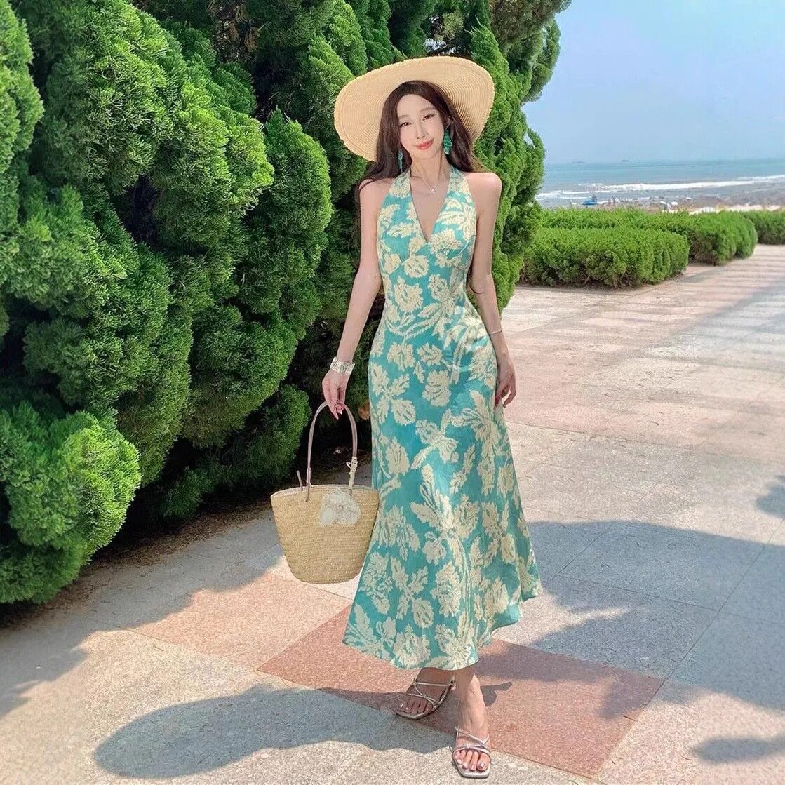 法式绝美挂脖露背收腰度假连衣裙