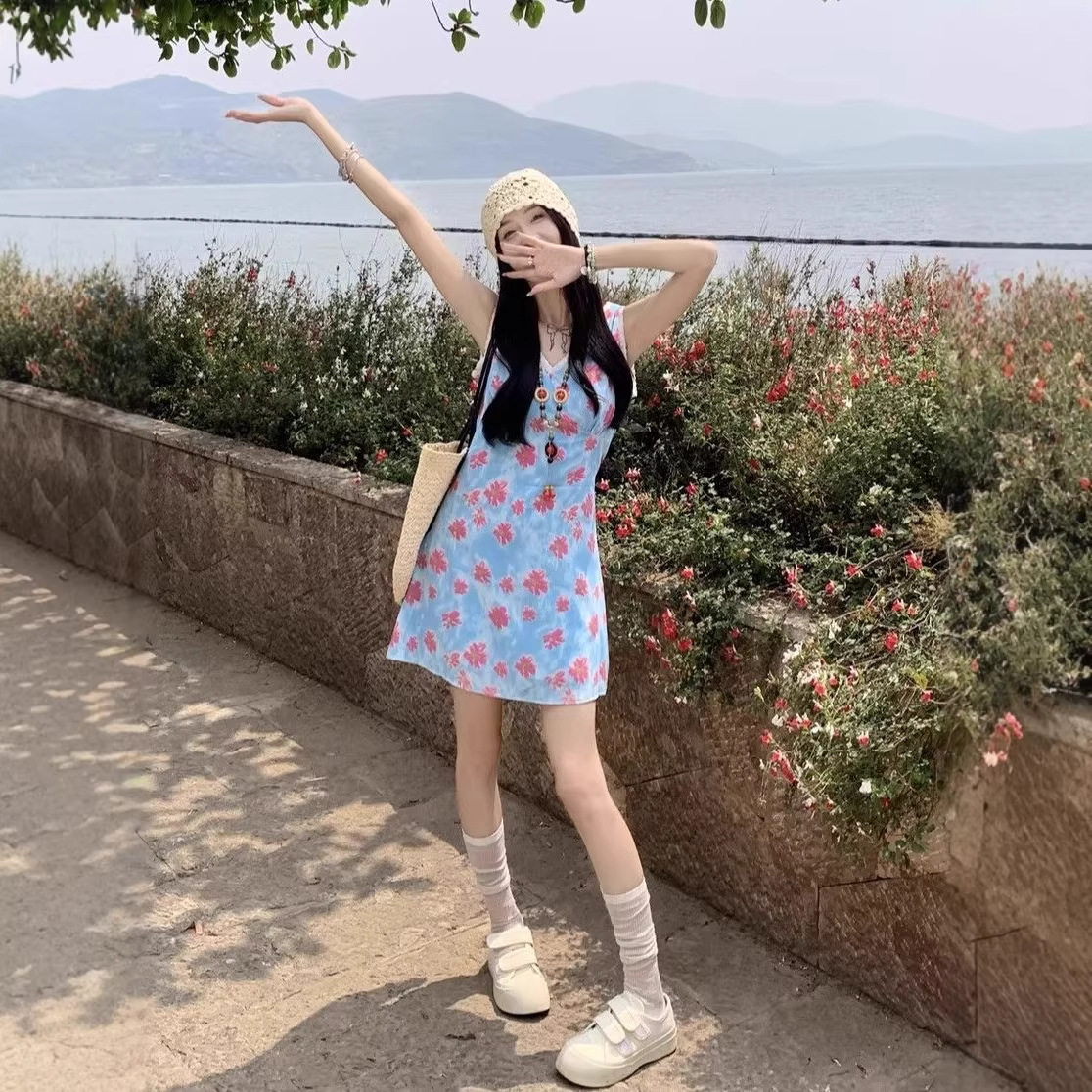 夏季纯欲蕾丝拼接碎花显瘦背心裙