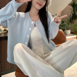 浅蓝色长袖针织衫女秋季新款温柔风奶系软糯宽松短款开衫毛衣外套
