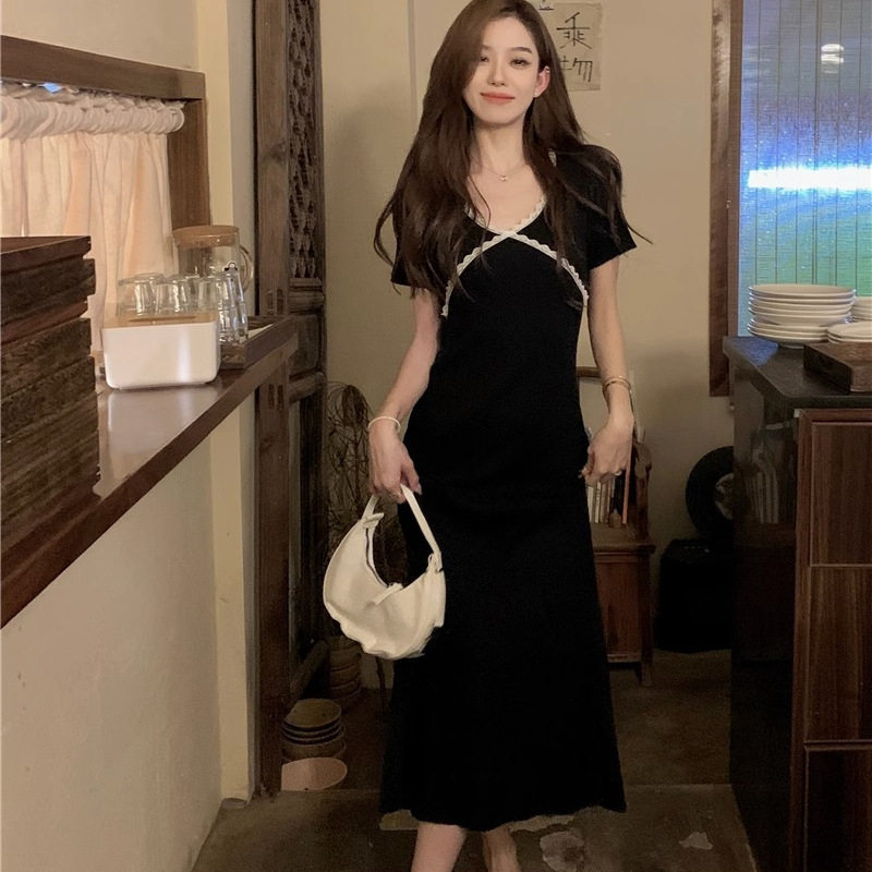 赫本风蕾丝V领收腰显瘦连衣裙女