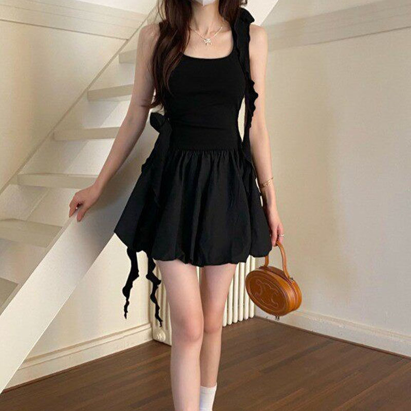 纯欲风吊带背心方领连衣裙女2026夏季新款收腰显瘦无袖短款A字裙