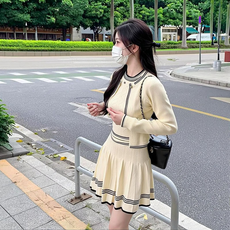 春秋学院风短裙套装针织背心开衫百褶修身半身小个子穿搭三件套