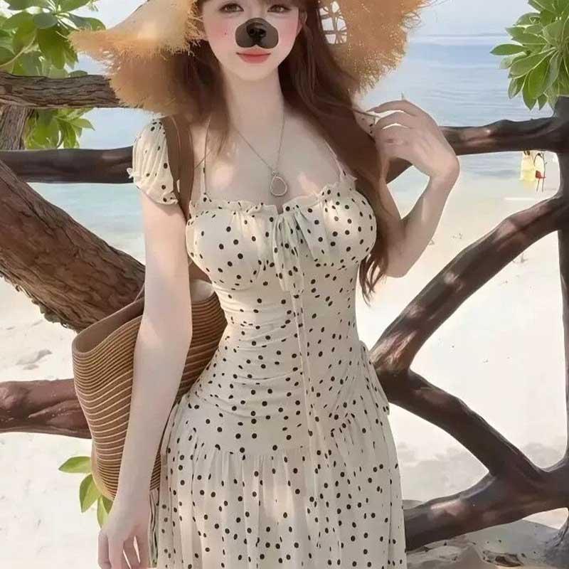 法式波点穿搭挂脖显瘦度假连衣裙